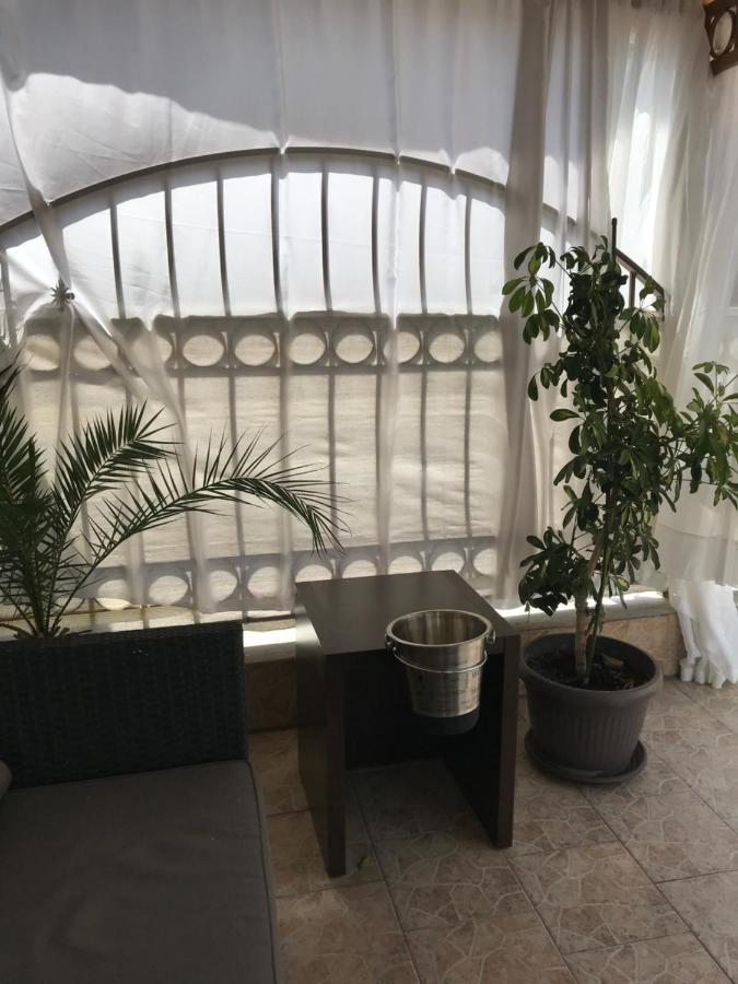 White Rose Guest Rooms Burgas Ngoại thất bức ảnh